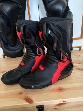 Mono Dainese 2 piezas + Botas + Guantes