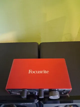 Monitores Alesis Negros