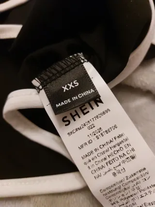 Top Shein Negro con Ribete Blanco