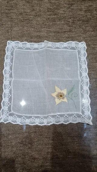Mantelería y servilletas bordadas a mano flores