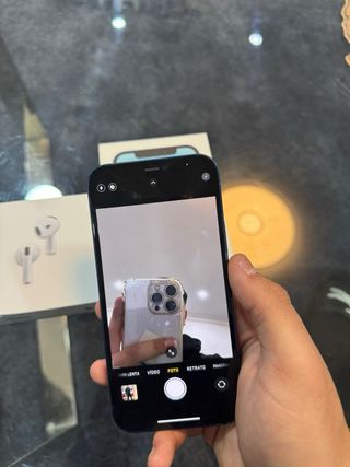 iPhone 12 Azul + AirPods 4