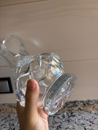 Jarrón de cristal tallado a mano
