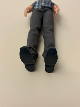 Bambola Ken Barbie Fashionista Mattel 2011