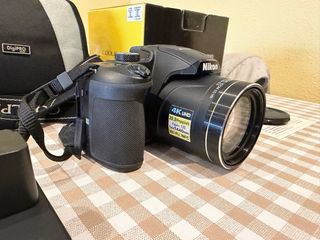 Cámara Nikon Coolpix B700 Negra