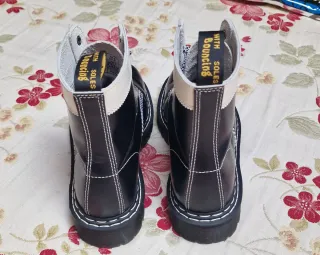 Botas Dr. Martens Talla 44.5. DOS PUESTAS.
