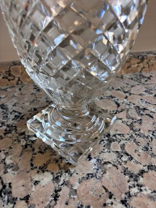 Jarrón de cristal tallado a mano