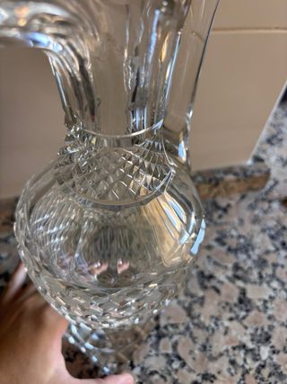 Jarrón de cristal tallado a mano