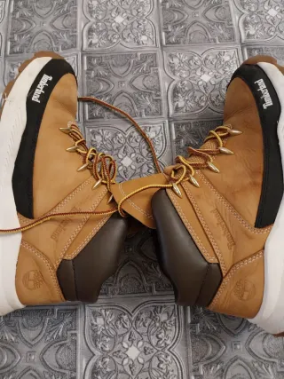 Scarpe Timberland marroni e bianche