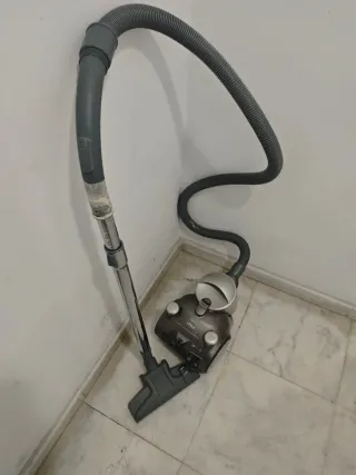 Aspiradora Ufesa Activa