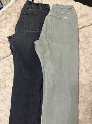 Pantalones vaqueros negros y verdes