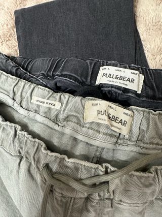 Pantalones vaqueros negros y verdes