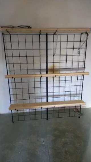 Estantería metálica y madera, decorativa tipo expo