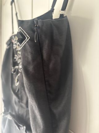 Vestido negro con pedrería