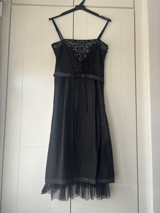Vestido negro con pedrería
