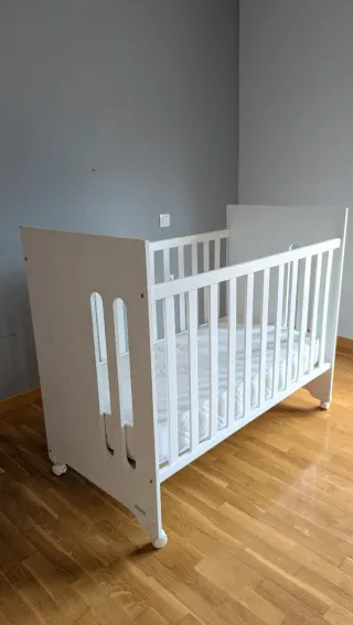 Cuna bebé con colchón viscoelástico