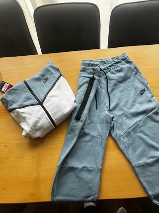 Conjunto Nike Tech Fleece Azul Claro