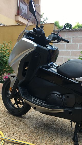 Honda Integra 750cc A2 maxiscooter,