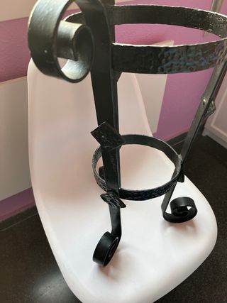 Porta macetas de forja