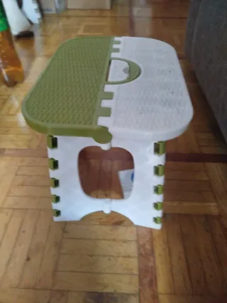 Taburete plegable verde y blanco