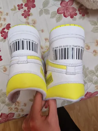 Jordan 1 High First Class Flight Blanco/Amarillo.