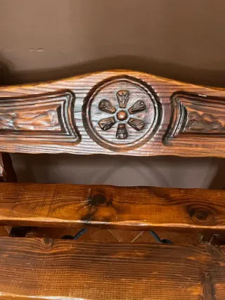 Banco de roble tallado