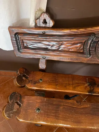 Banco de roble tallado