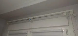 Riel para estor 3 hilos con cortina infantil