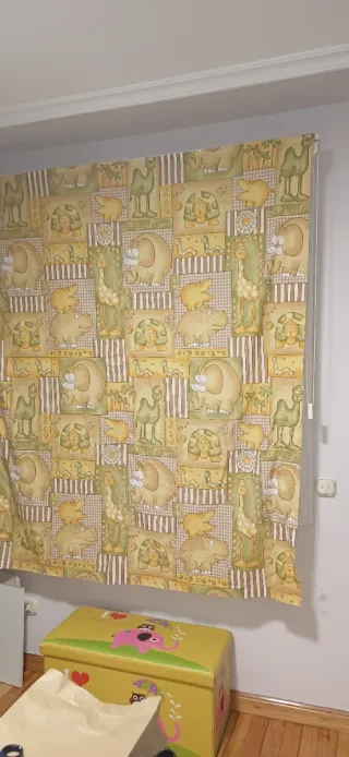 Riel para estor 3 hilos con cortina infantil