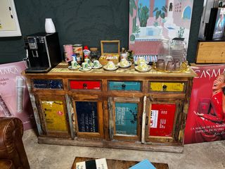 Mueble de entrada de madera y metal