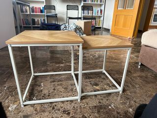 Tavoli ausiliari in legno e metallo