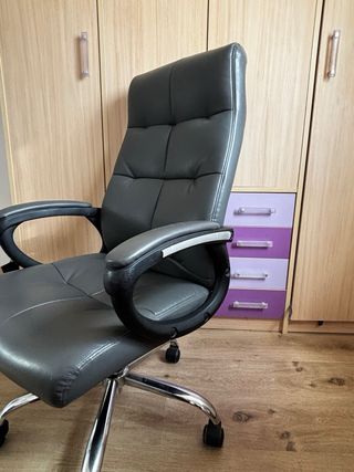 Silla de escritorio ergonómica gris