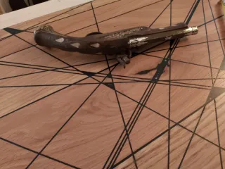 Riproduzione pistola antica decorativa