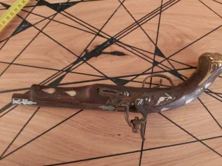 Riproduzione pistola antica decorativa