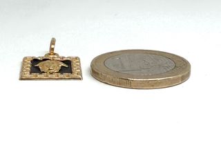 Colgante de oro de 18k con circonitas. Peso: 1.12