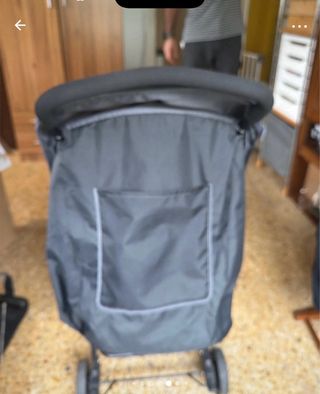 Silla de paseo gris para bebé