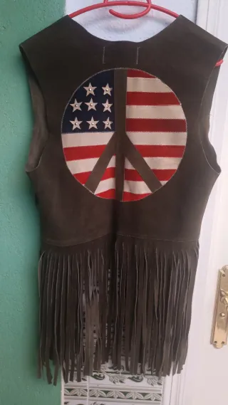 Chaleco Hippie con Flecos marrón De Cuero.