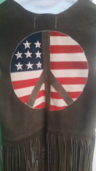 Chaleco Hippie con Flecos marrón De Cuero.