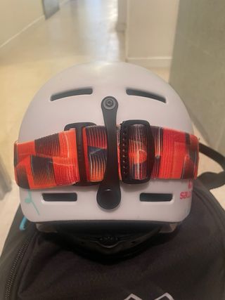 Casco ski Salomon y gafas ventisca Scott niño