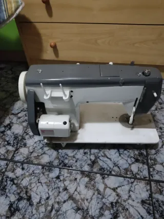Máquina de coser antigua