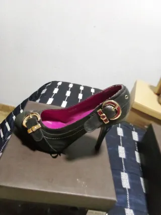 Zapatos de vestir negros con hebilla