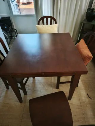 Mesa extensible 90x90 y 4 sillas
