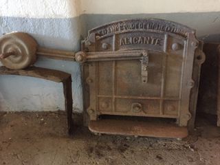 Puerta de Guillotina. Horno de leña