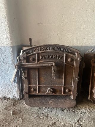 Puerta de Guillotina. Horno de leña