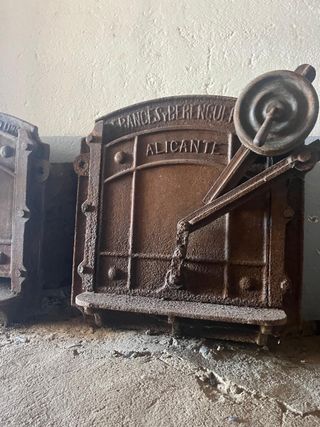 Puerta de Guillotina. Horno de leña