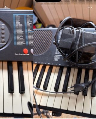 Piano eléctrico con cargador y patas marca Farfisa