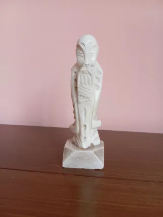 Escultura de alabastro figura hombre