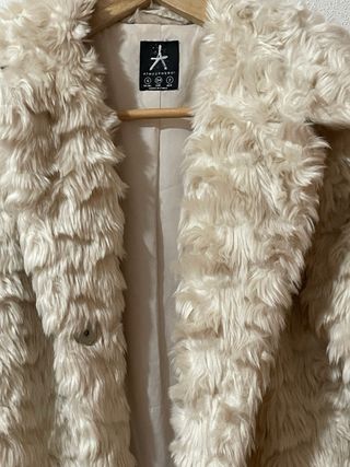 Abrigo pelo sintético Atmosphere beige