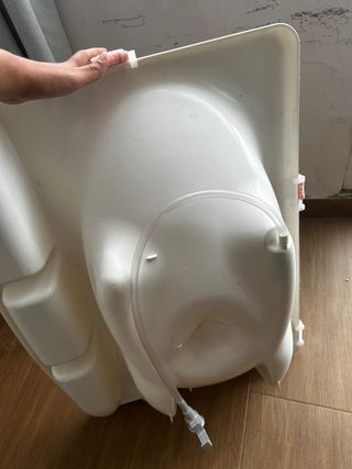 Cambiador de bebé con bañera