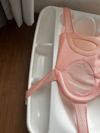 Cambiador de bebé con bañera