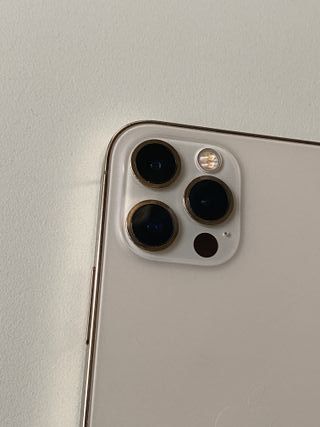 iPhone 12 Pro Oro + Cover Rosa e Giallo